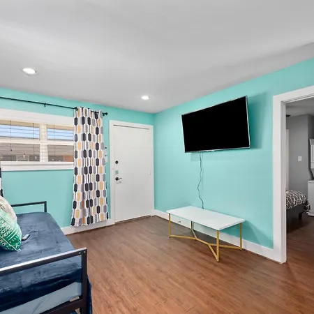 Bright And Cozy Med Center Apartment